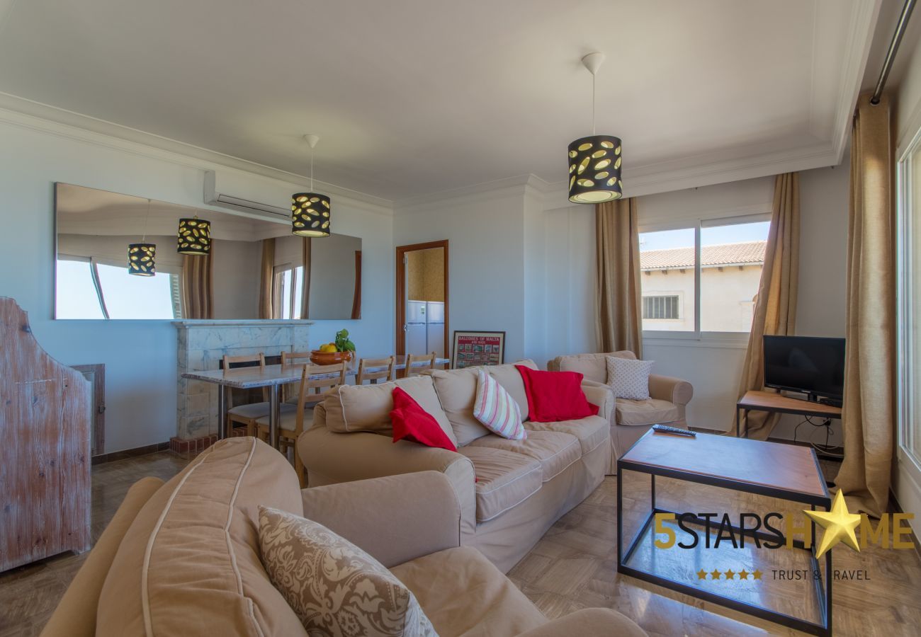Beach house for 10 adults and babies in Son Serra de Marina. 5 DBR, 3 bathrooms, 1 full outdoor bathroom, AC, free wifi internet, pool with barbecue terrace.