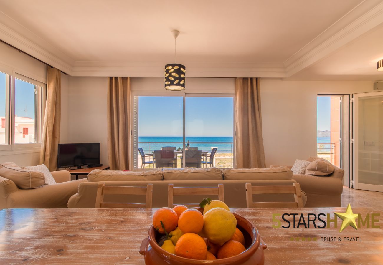 Beach house for 10 adults and babies in Son Serra de Marina. 5 DBR, 3 bathrooms, 1 full outdoor bathroom, AC, free wifi internet, pool with barbecue terrace.