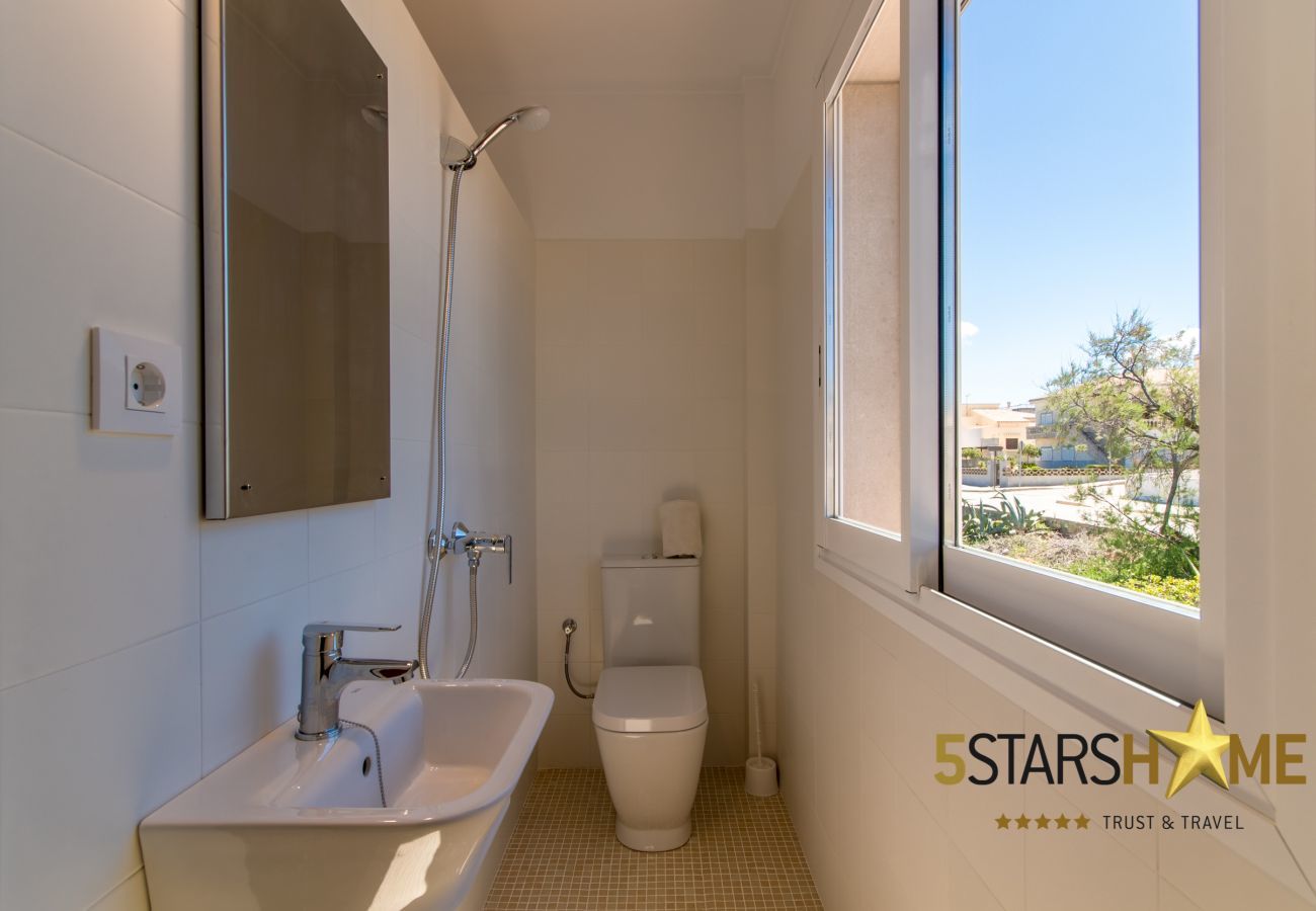 Beach house for 10 adults and babies in Son Serra de Marina. 5 DBR, 3 bathrooms, 1 full outdoor bathroom, AC, free wifi internet, pool with barbecue terrace.