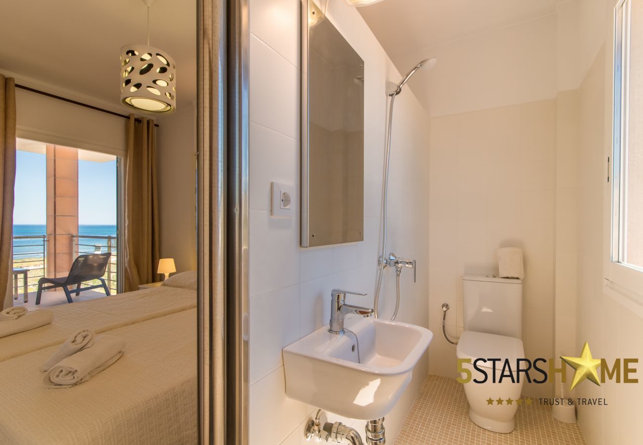 Beach house for 10 adults and babies in Son Serra de Marina. 5 DBR, 3 bathrooms, 1 full outdoor bathroom, AC, free wifi internet, pool with barbecue terrace.