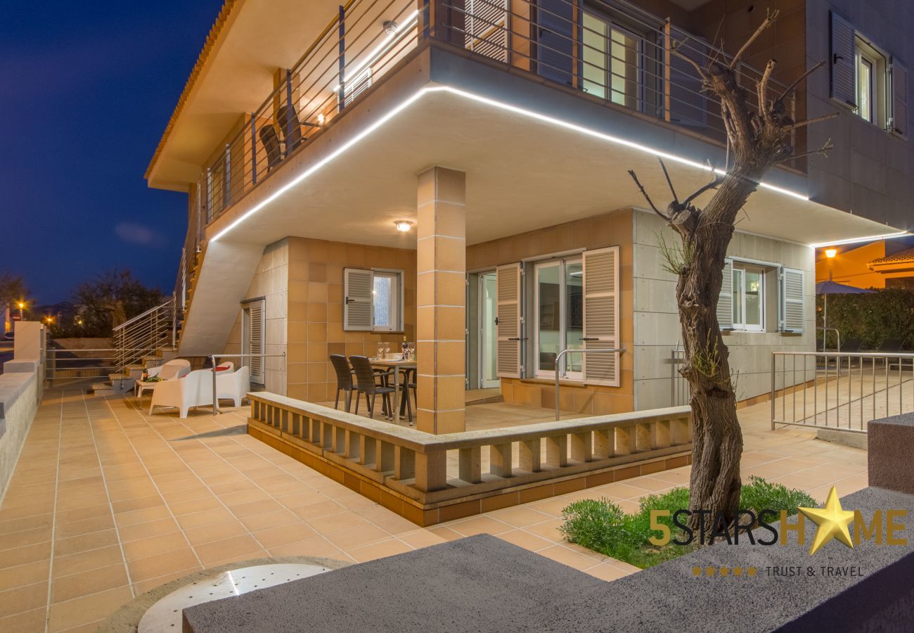 Beach house for 10 adults and babies in Son Serra de Marina. 5 DBR, 3 bathrooms, 1 full outdoor bathroom, AC, free wifi internet, pool with barbecue terrace.