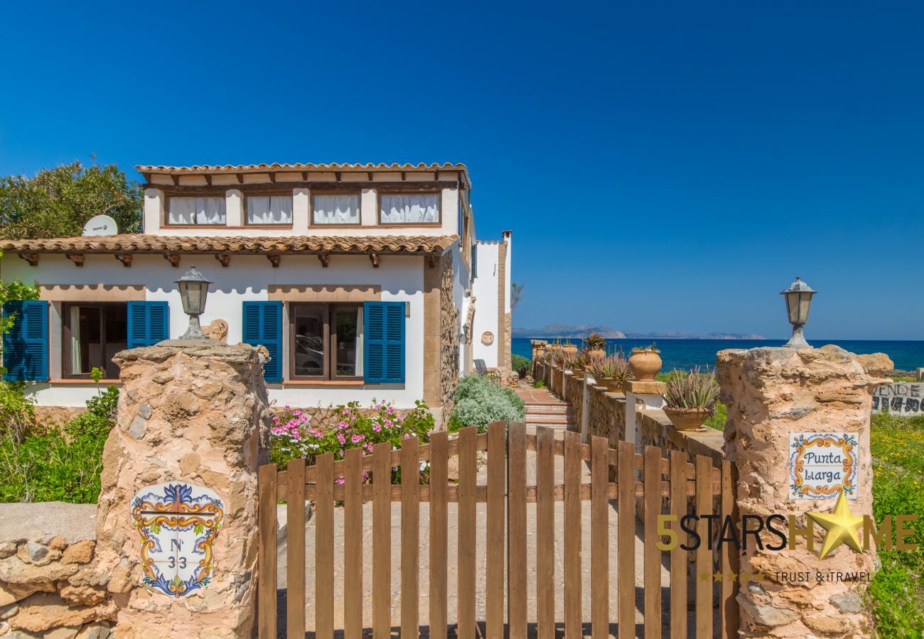 House facing the sea for 6 adults + babies in Colonia de Sant Pere. 3 DBR, 2 bathrooms, AC ( cold/warm), satellite tv, free wifi internet, terraces and garden, unforgettable sea views