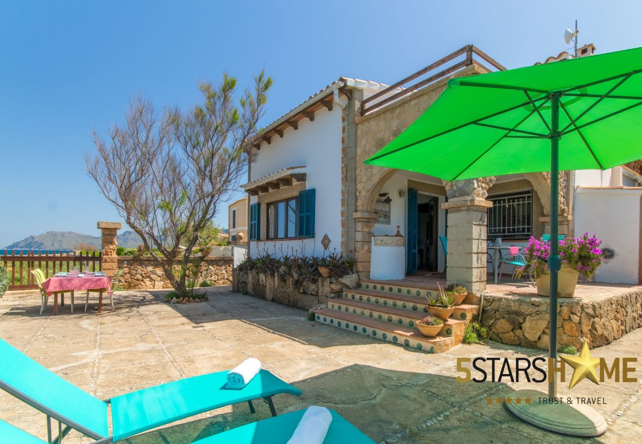 House facing the sea for 6 adults + babies in Colonia de Sant Pere. 3 DBR, 2 bathrooms, AC ( cold/warm), satellite tv, free wifi internet, terraces and garden, unforgettable sea views