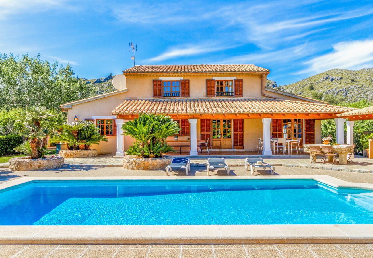 Beautiful villa with swimming pool