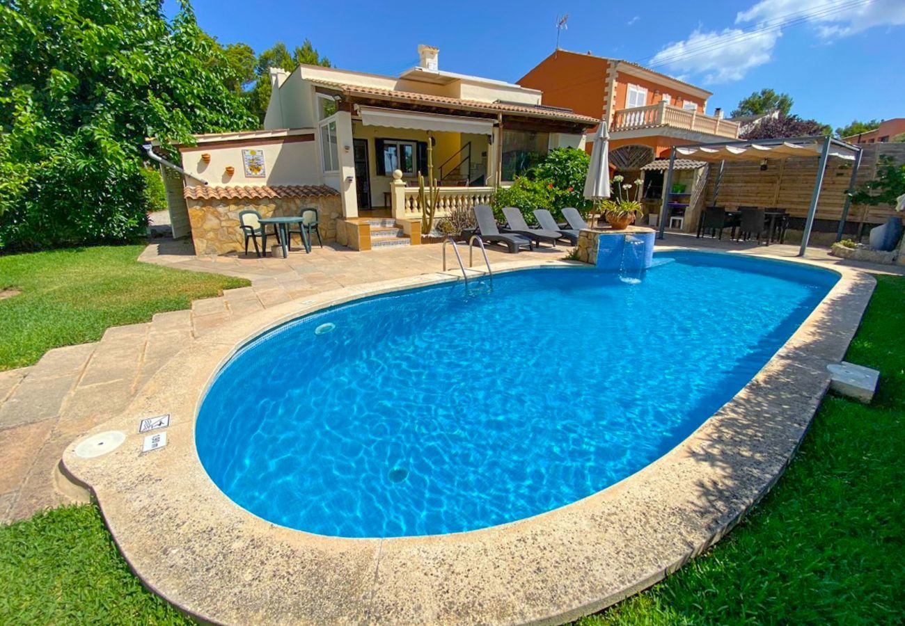 Beautiful villa with swimming pool