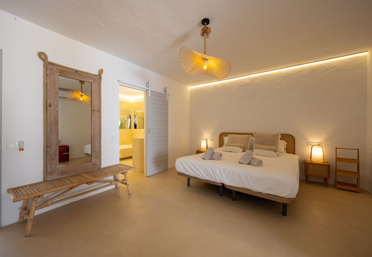 Villa in Santa Eulalia des Riu - VILLA CLARITY