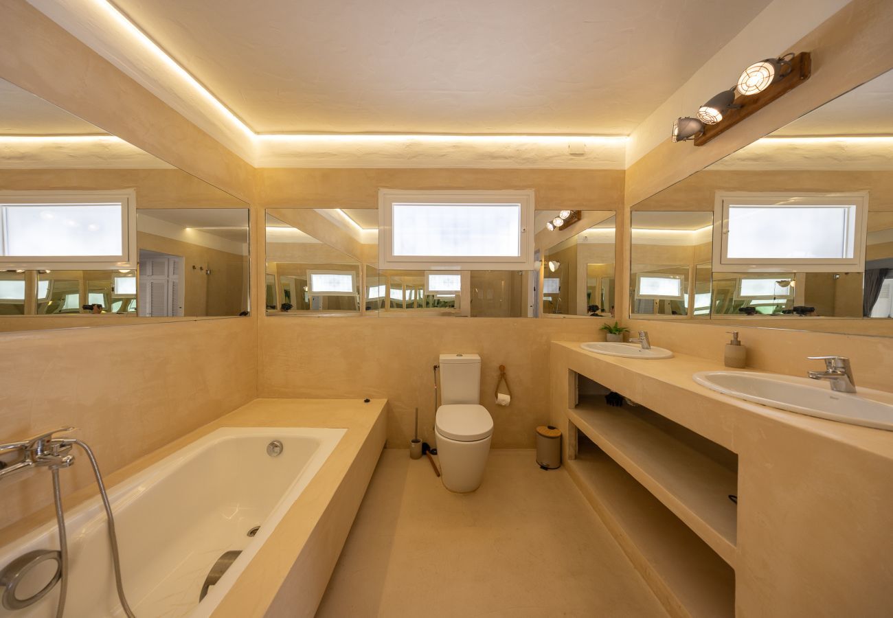 Villa in Santa Eulalia des Riu - VILLA CLARITY